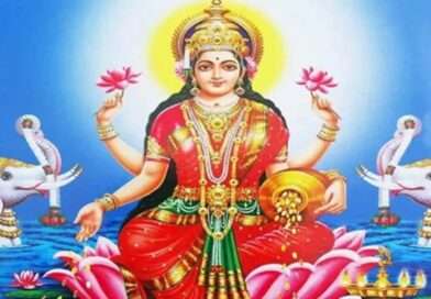 పొరపాటున కూడా లక్ష్మీదేవికి ఈ పువ్వుతో పూజ చేయకండి.. చేస్తే దరిద్రం పట్టుకోవడం ఖాయం!